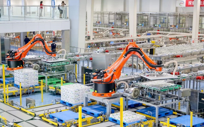 智能機(jī)器人的研發(fā) 未來(lái)已來(lái)，機(jī)遇與挑戰(zhàn)并存